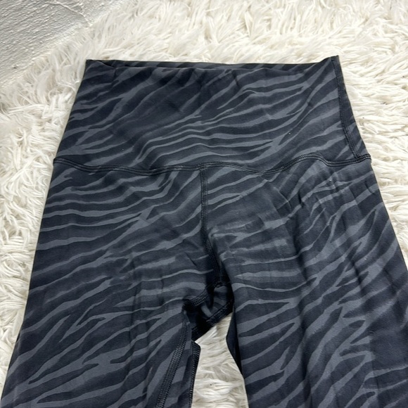 Lululemon Align Crop *21" Le Tigre Camo Deep Coal Multi - Picture 2 of 7